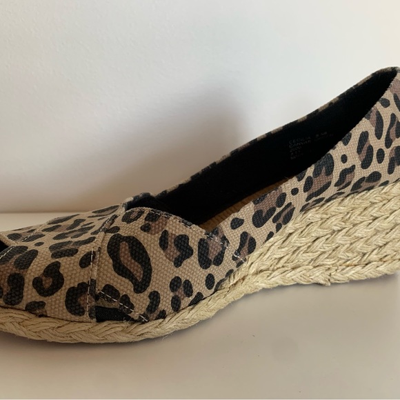 Ralph Lauren Open-Toe Leopard Print Wedge - Picture 5 of 8